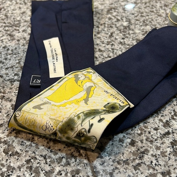 Parisen tie - Picture 1 of 4